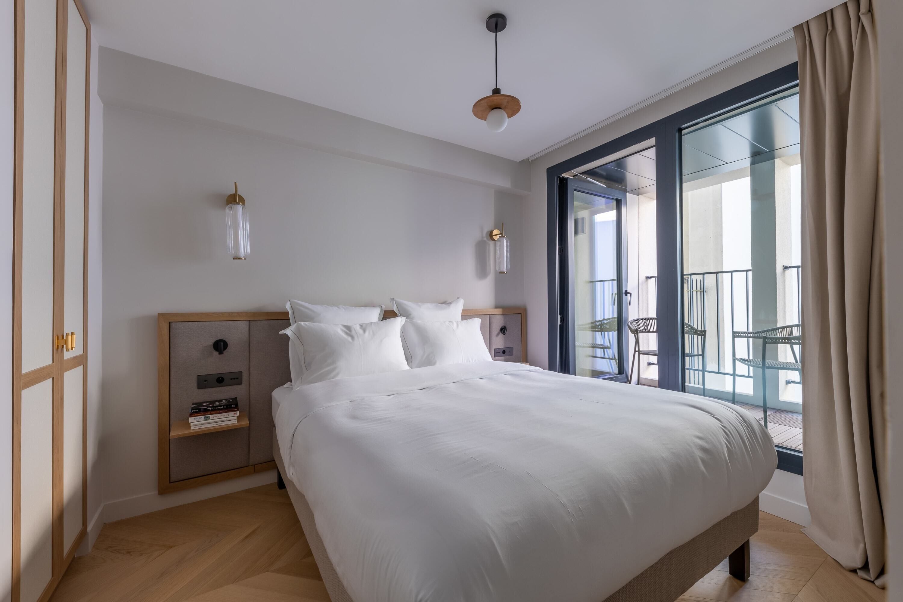 1 habitación, escritorio, tabla de planchar con plancha y wifi 