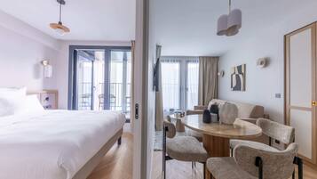 1 bedroom, desk, iron/ironing board, WiFi