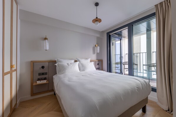 1 habitación, escritorio, tabla de planchar con plancha y wifi 