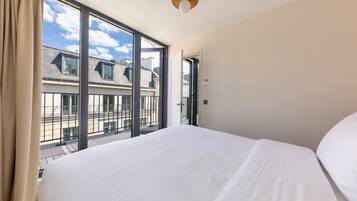 1 habitación, escritorio, tabla de planchar con plancha y wifi