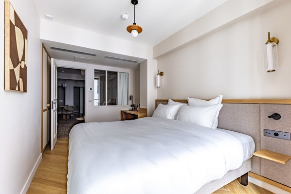 1 bedroom, desk, iron/ironing board, WiFi