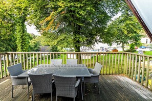 Outdoor dining - Valley Lodge 3 (Gunnislake)