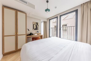 2 slaapkamers, een bureau, een strijkplank/strijkijzer, wifi