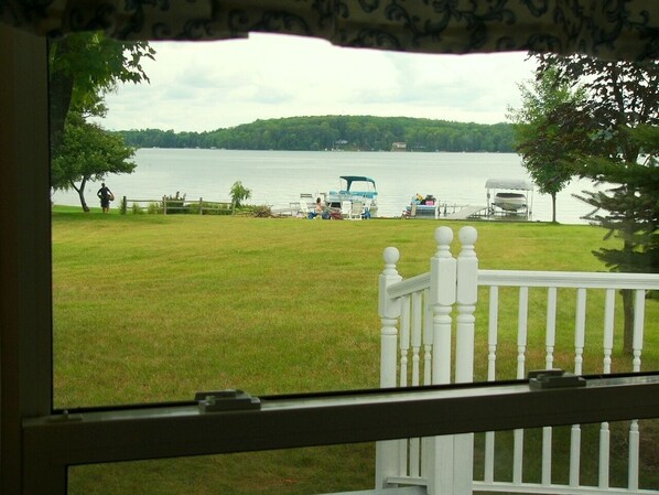 Interior - LA Pied-A-Terre 3-bedroom cottage in Lake Ann (Lake Ann)