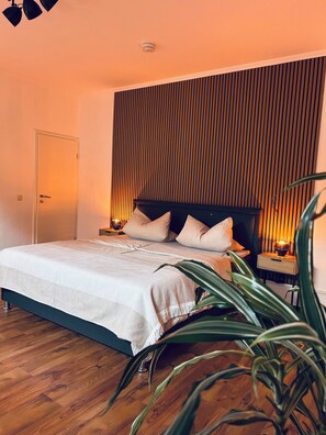 2 bedrooms, travel cot, WiFi, bed sheets