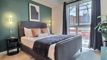 Työpöytä, silitysrauta/-lauta, ilmainen Wi-Fi, vuodevaatteet