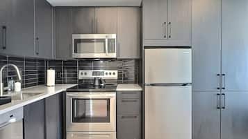 Refrigerador, microondas, horno y parrilla de estufa