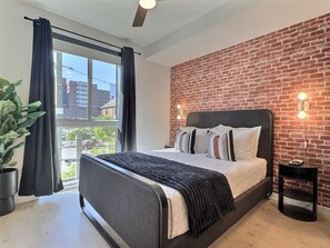 Desk, iron/ironing board, free WiFi, bed sheets - Chic Studio | Gym Access | Steps to Regions Field (Birmingham)