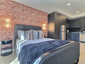 Schreibtisch, Bügeleisen/Bügelbrett, kostenloses WLAN, Bettwäsche