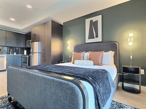 Desk, iron/ironing board, free WiFi, bed sheets - Work Trip Ready, Gym & High-Speed Wi-Fi, Near UAB (Birmingham)