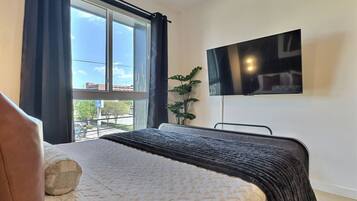 Bureau, fer et planche à repasser, Wi-Fi gratuit, draps fournis