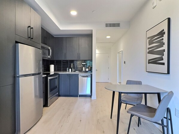 Fridge, microwave, oven, stovetop - Downtown Vibes | Gym | Walk to Everything Fun (Birmingham)