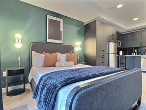 Escrivaninha, ferros/tábuas de passar roupa, Wi-Fi de cortesia