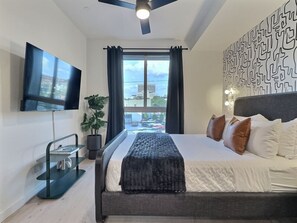 Bureau, fer et planche à repasser, Wi-Fi gratuit, draps fournis