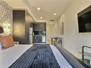 Skrivebord, strygejern/strygebræt, gratis Wi-Fi, sengetøj