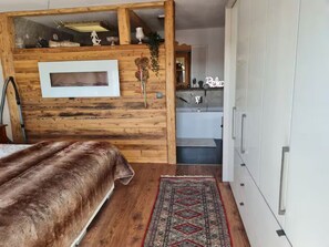 1 camera, ferro/asse da stiro, Wi-Fi, lenzuola