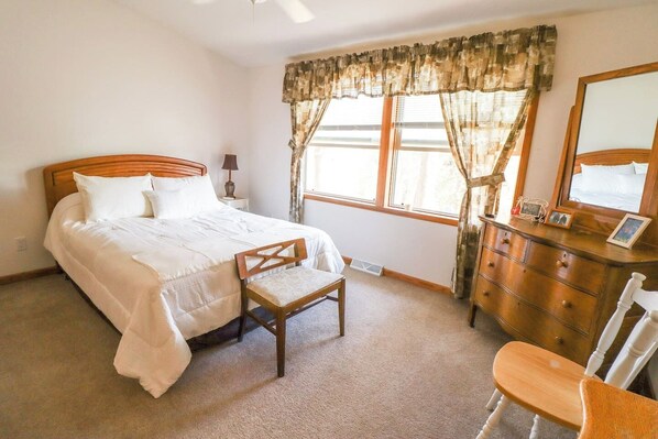 4 chambres, bureau, accès au Wi-Fi (inclus), literie fournie