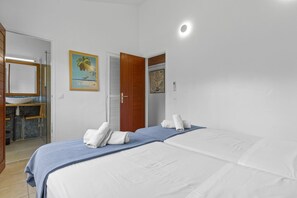 3 chambres, fer et planche à repasser, Wi-Fi gratuit, draps fournis