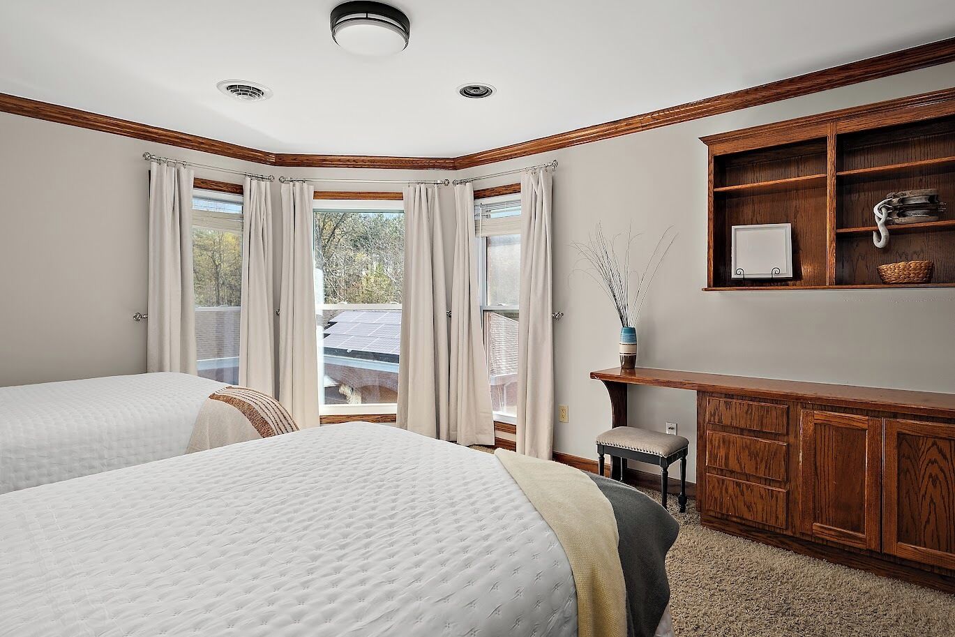 5 chambres, fer et planche à repasser, Wi-Fi, draps fournis