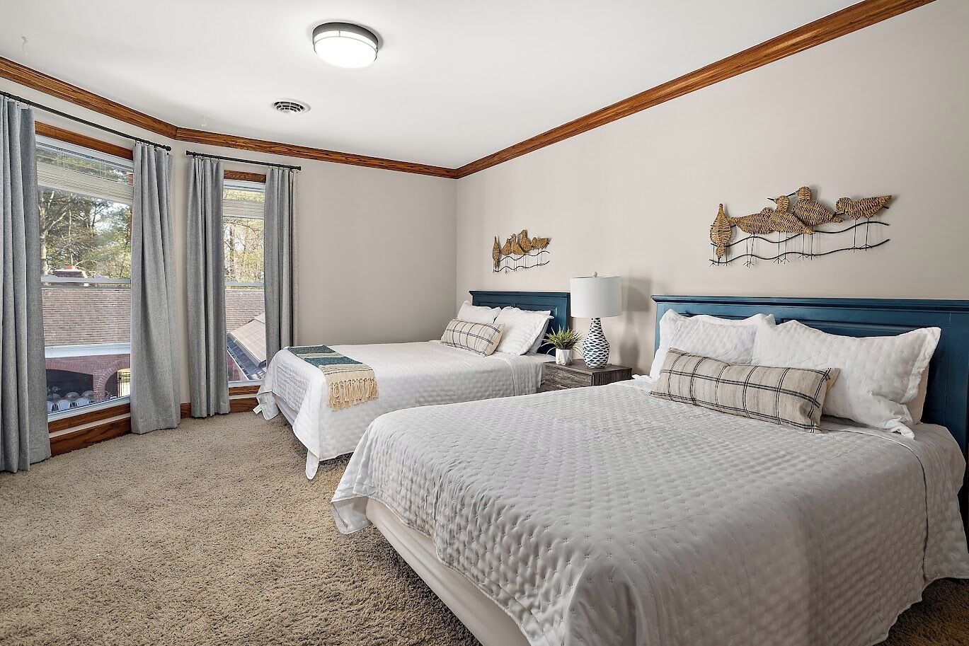 5 bedrooms, iron/ironing board, WiFi, bed sheets