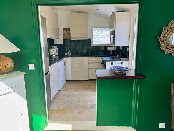 Fridge, microwave, oven, dishwasher