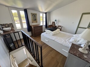 3 bedrooms, iron/ironing board, WiFi