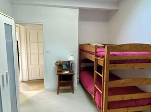 3 bedrooms, iron/ironing board, WiFi