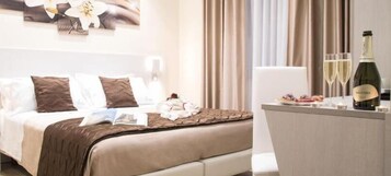 Minibar, escritorio, sistema de insonorización y wifi gratis