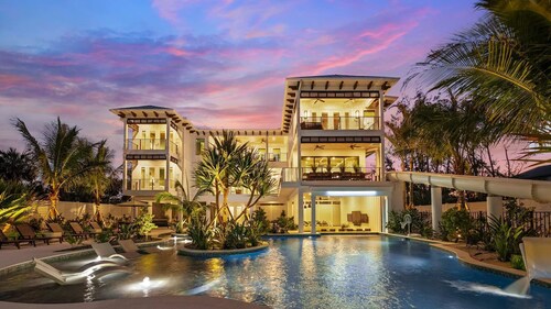 60ft Long Waterslide! Sleeps 18-Endless Amenities