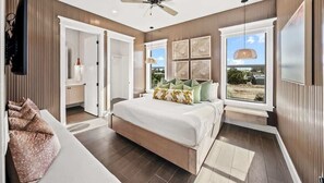 6 bedrooms, desk, iron/ironing board, free WiFi