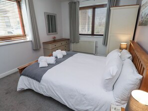 3 makuuhuonetta, yksilöllisesti sisustettu, yksilöllisesti kalustettu