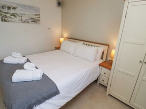 3 bedrooms, individually decorated, individually furnished, free WiFi - The Old School (Berwick-upon-Tweed)