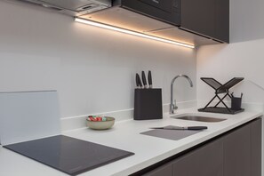 Kühlschrank, Mikrowelle, Wasserkocher, Toaster