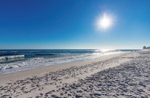 På stranden og strandhåndklær