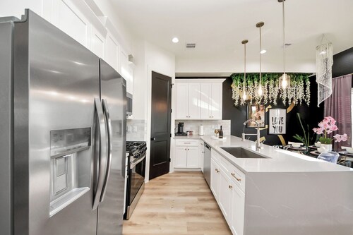 Toast & Groove - Sleeps 16 - HTX