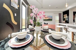 Dining - Toast & Groove - Sleeps 16 - HTX (Houston)
