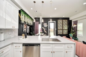 Interior - Toast & Groove - Sleeps 16 - HTX (Houston)