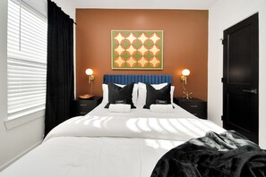 6 bedrooms, iron/ironing board, WiFi, bed sheets