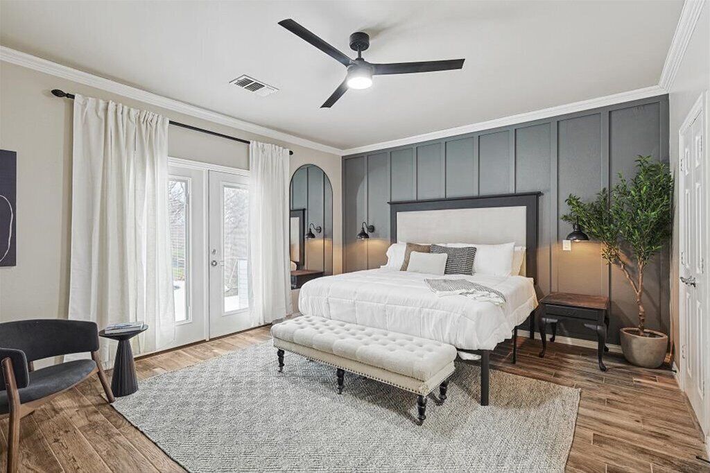 5 habitaciones, tabla de planchar con plancha y cuna de viaje 