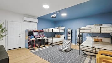 5 habitaciones, tabla de planchar con plancha y cuna de viaje