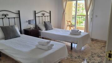 3 Schlafzimmer, Bügeleisen/Bügelbrett, WLAN, Bettwäsche