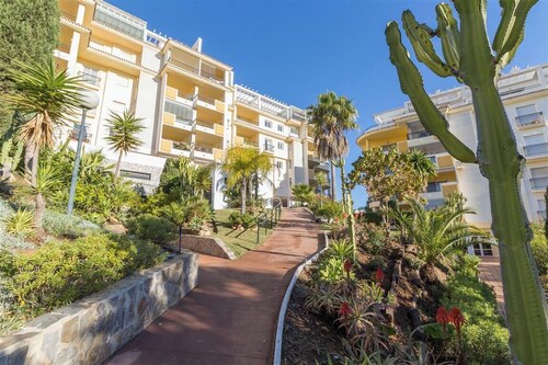 3 bedroom spacious holiday apt, 10 min walk to La Cala center