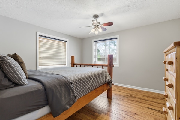 4 bedrooms, free WiFi, bed sheets