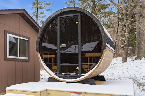 Honeysuckle | Hocking Hills, Sauna, Hot Tub, Creek