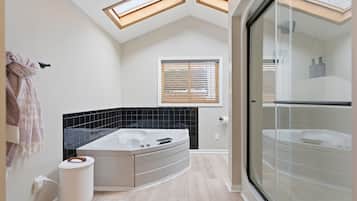 Shower, jetted tub, towels