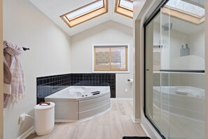 Shower, jetted tub, towels