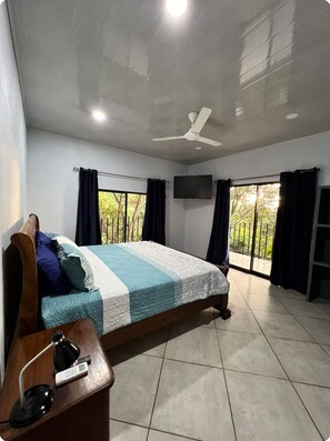 1 bedroom, desk, travel crib, WiFi