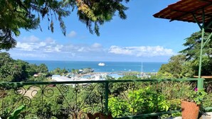 A balcony with a view of the ocean, a pier, and a boat. - Ocean Breeze by Casa Pargo (Provincia de Puntarenas)