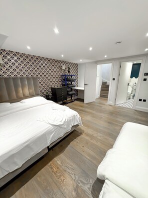 3 chambres, fer et planche à repasser, Wi-Fi, draps fournis