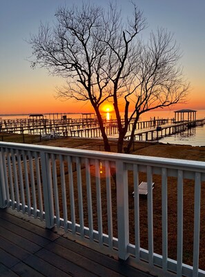 Property grounds - Waterfront 3 Bedroom House, San Leon Tx with Private Fishing Pier Blue Crab Casa (San Leon)